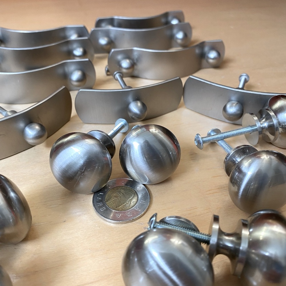 Drawer pulls - Picture 1 of 5